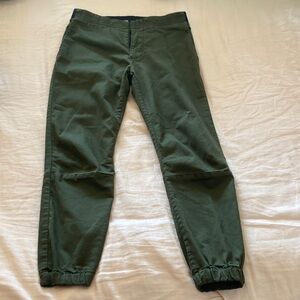 Zara Women's Cropped Pants in Forest Green